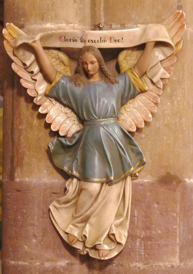 "Ehre sei Gott in der Höhe!" - Engel der großen Weihnachtskrippe im Dom zu Fritzlar